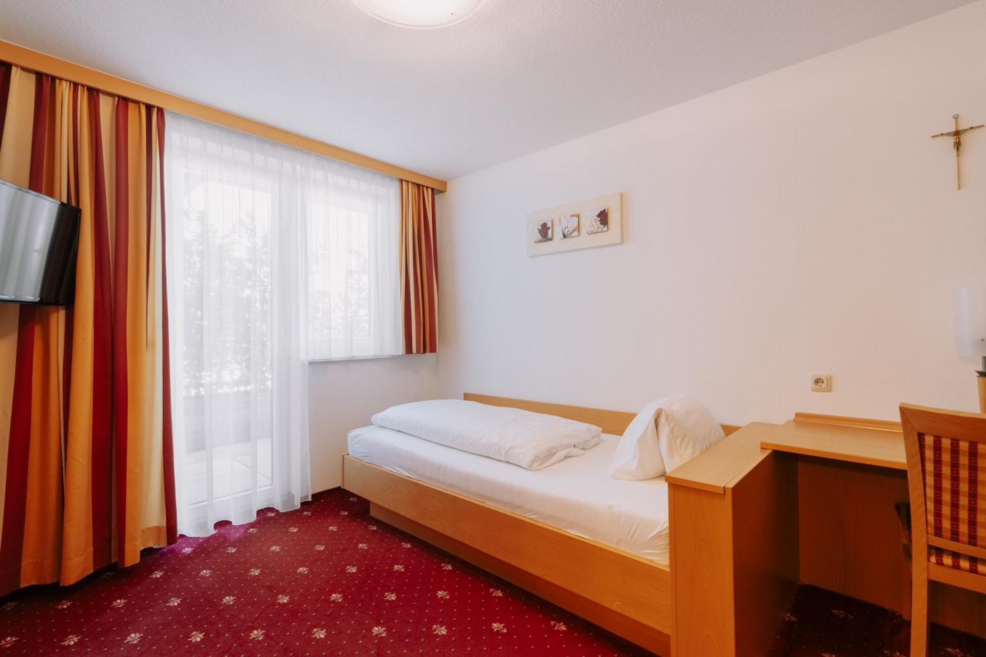 Hotel Alpenblick 3*